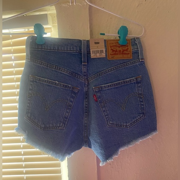 Levi’s Jean shorts - Picture 3 of 10